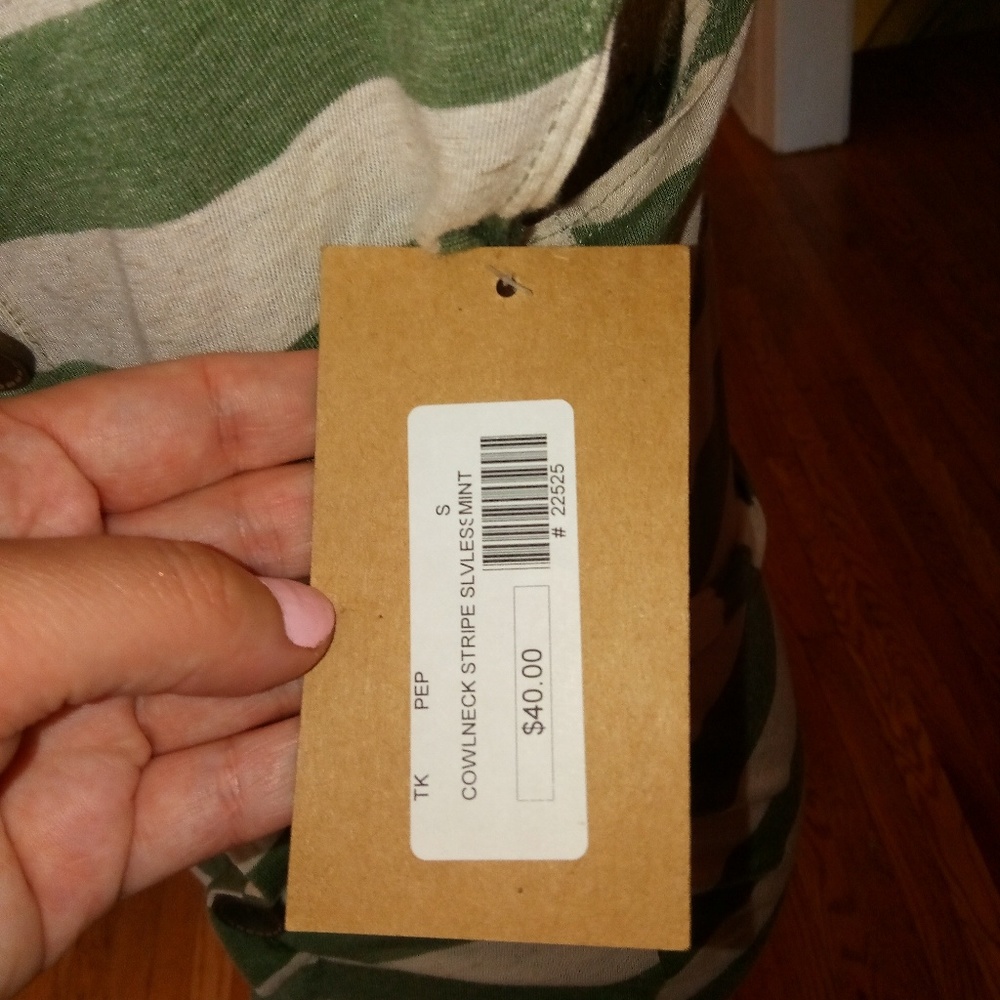 Boutique striped top with wood buttons on side - Picture 5 of 5